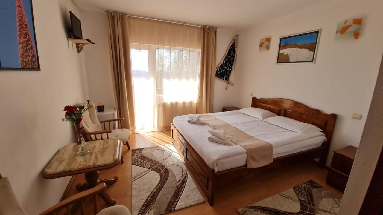 Pensiune Runcu Stone Bagian luar foto